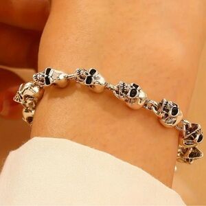 Silver skull bracelet